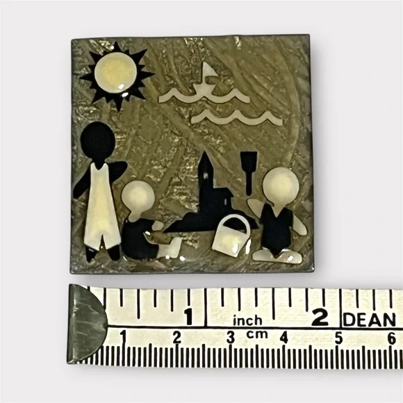 Little People Pins by Lucinda – Artisan Resin Beach Scene Brooch - Picture 4 of 5